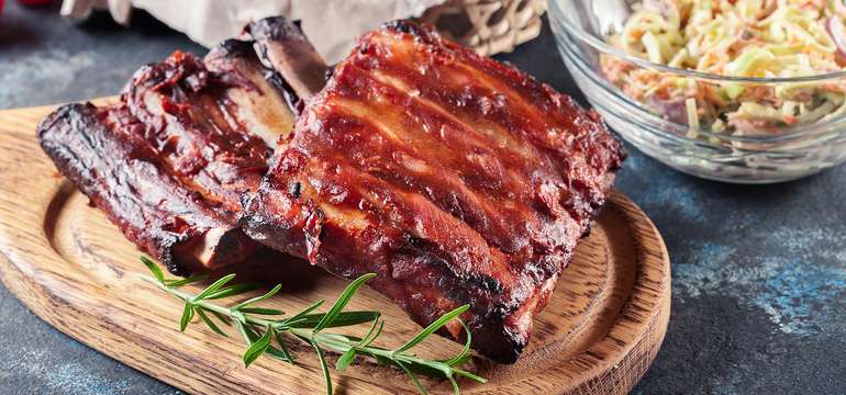Grilované bravčové rebierka BBQ alebo veľká misa pre 6-8 osôb (ilustračný obrázok)