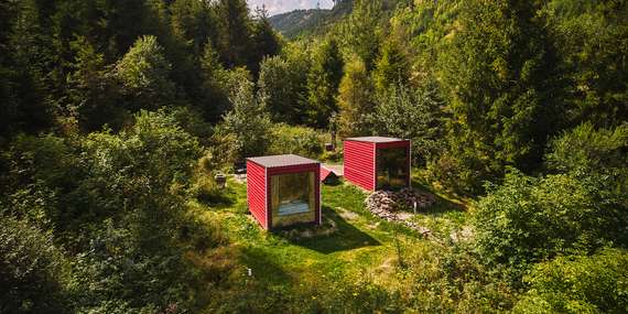 Škandinávsky domček v lese – netradičné ubytovanie s výhľadom na Tatry a privátnou saunou / Spišské Bystré