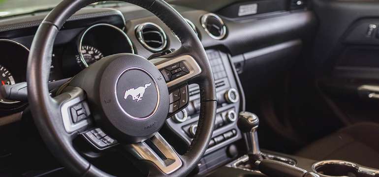 Nezabudnuteľná jazda na prenajatom Mustangu Cabrio