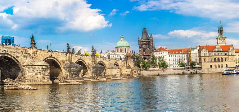 Stovežatá Praha s neobmedzeným vstupom do bazéna