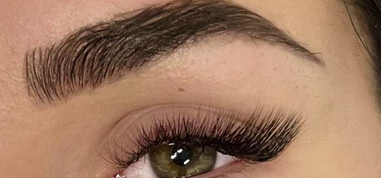 Dokonalý pohľad bez námahy: predĺženie rias s mascara efektom