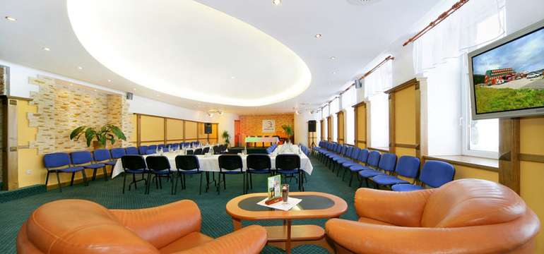 Kapacitní možnosti hotelu dovolují uspořádání kongresů, konferencí, prezentací firem či školení