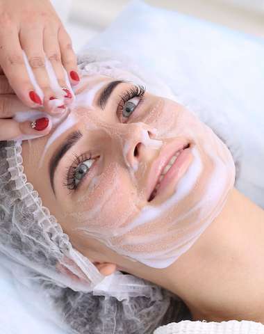 Chemický povrchový peeling s komplexom prírodných peptidov 