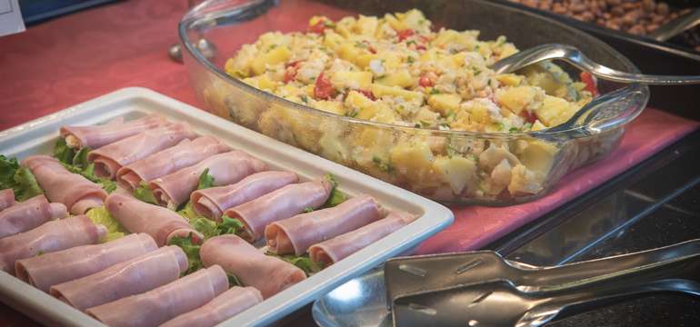 Bohaté bufetové stoly v Grand Hoteli Donat Superior****/*****