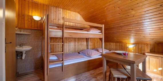 Pravá turistická chata Zverovka na úpätí Roháčov v blízkosti aquaparkov/Orava - Zuberec