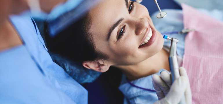 Dentálna hygiena s pieskovaním alebo implantologická konzultácia + CT vyšetrenie