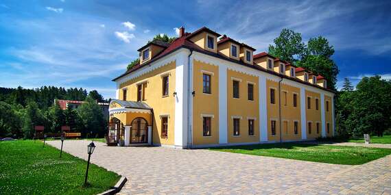 Romantika pod Vysokými Tatrami v nádhernom Kaštieli Lučivná *** s raňajkami a zľavou na wellness/Vysoké Tatry - Lučivná