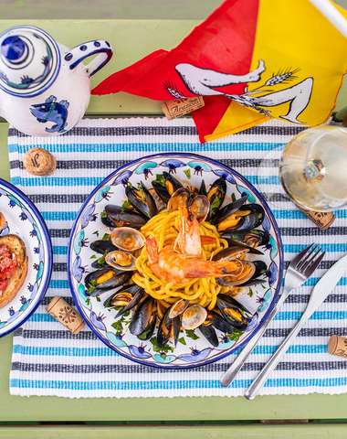 Bigoli allo scoglio - domáce čerstvé spaghetti Bigoli - slávky, vongole, krevety, biele víno, cibuľa