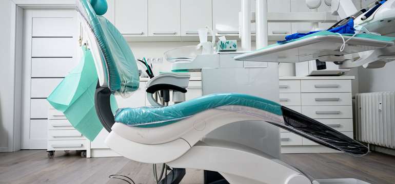 Dentálna hygiena a profesionálne bielenie na klinike Dentmedik