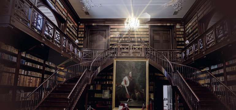 Zámek Château Appony**** proslavila historická knihovna plná vzácných děl
