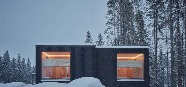 Björnson Tree Houses uprostred lesa pod Chopkom