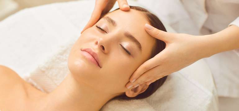 Perfektný relax spojený s masážou, aróma olejmi a uvoľnením