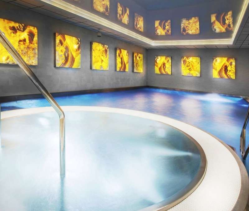 Wellness centrum Apollo ponúka bazén s niekoľkými atrakciami, vírivku a tri rôzne sauny