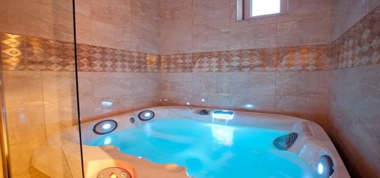 Privátne butikové wellness: fínska sauna, jacuzzi, wellnes sprchy, relax miestnosť s občerstvením