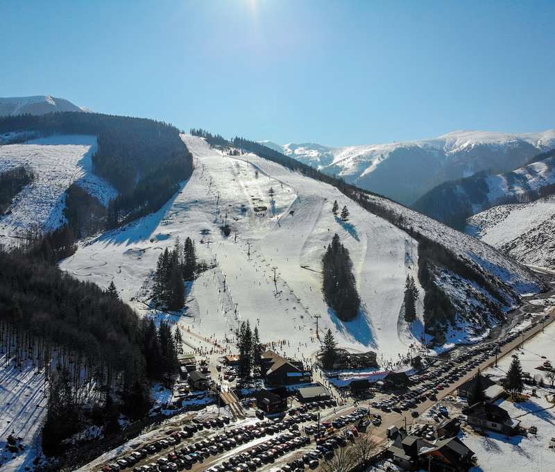 Lyžiarske stredisko Vrátna Malá Fatra je výnimočné svojou polohou