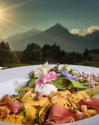 Gastronómia v hoteli International****