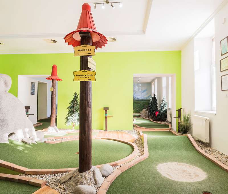 Pre spestrenie pobytu sa v priestoroch hotela nachádza stolný tenis a 18 jamkový krytý minigolf