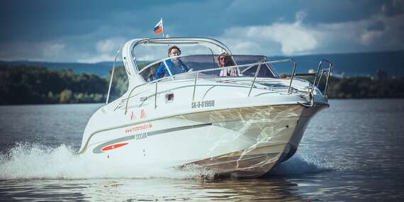 Jedinečný zážitok: Plavba motorovým člnom po Dunaji s fľašou sektu až pre 7 osôb - možnosť plavby aj do Viedne/Bratislava – Dunaj