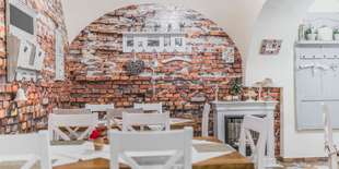 A La Maison Restaurant