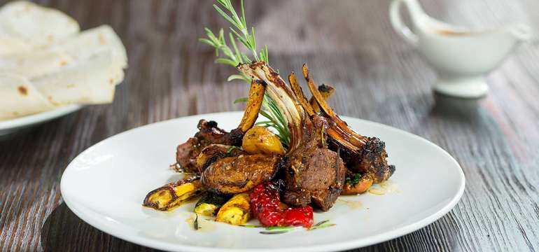 V restauraci se podávají speciality české i mezinárodní kuchyně