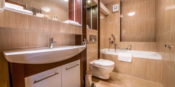Wellness Hotel Diplomat**** v Rajeckých Teplicích s polopenzí a neomezeným vstupem do wellness a relaxačního centra/Slovensko - Rajecké Teplice