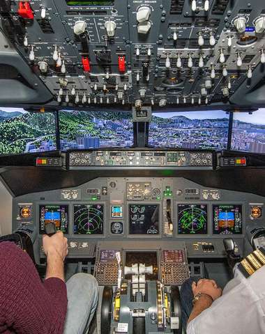 Simulator Pro-Solutions B737 Trainer je replika originálneho kokpitu Boeingu 737 NG fixed base simul