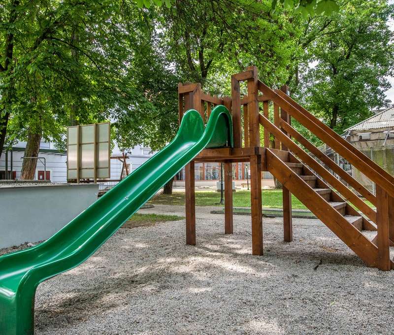 Detské ihrisko pri kaštieli Mojmírovce****
