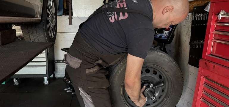 Výmena kolies s vyvážením a kontrolou bŕzd a kompletné prezutie kolies