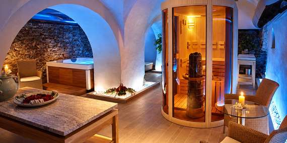 Privátny wellness so sektom a ovocím v hoteli Ambassador**** priamo v centre Košíc/Košice - Staré Mesto