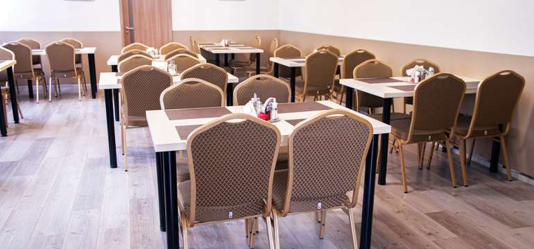 Každé ráno vás čeká bufetová snídaně v příjemném prostředí hotelové restaurace