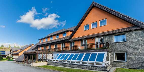 Tatranský rodinný hotel Sipox*** s polpenziou a neobmedzeným vstupom do Relax centra s bazénmi/Vysoké Tatry - Štrba