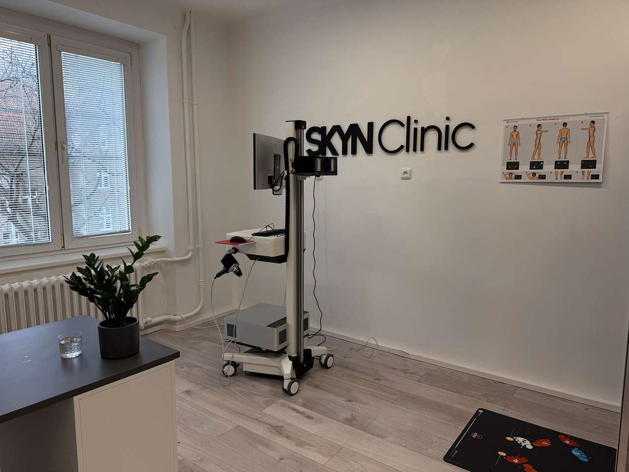 Vyšetrenia znamienok celotelovým skenom pomocou najmodernejšieho prístroja FotoFinder v SKYN Clinic