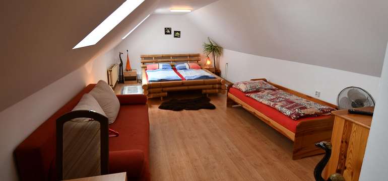 Ubytovanie vo veľkom hornom apartmáne s 3 spálňami (6+1)