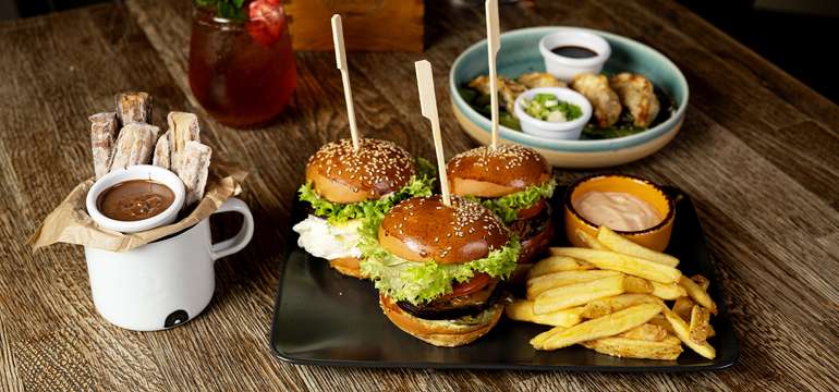 3x mini burger menu v ROOFTOP by Regal (veggie alebo meat)