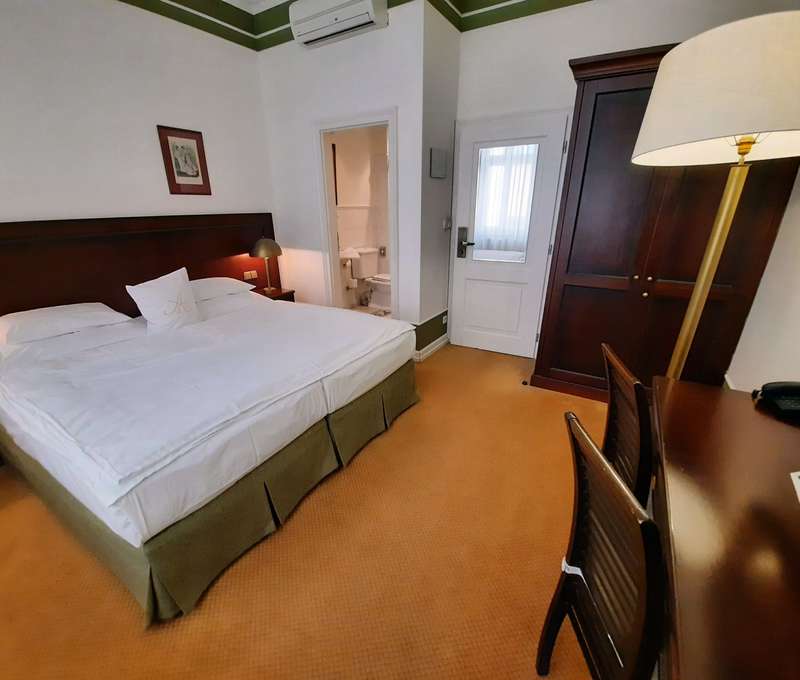 Štandardná dvojlôžková izba, hotel Antik