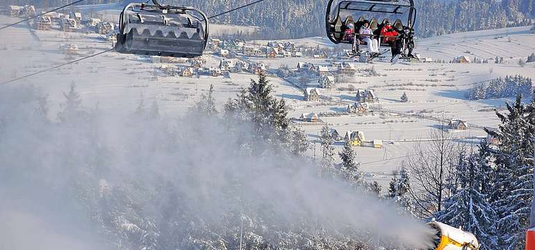 Zjazdovky v poľskom lyžiarskom stredisku Rusin-Ski sú výborne udržiavané