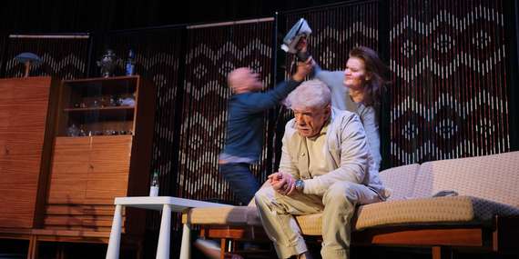 Vstupenka na drsnú komédiu Detektor lži v SUD - Slovenskom umeleckom dvore v Petržalke/Bratislava - Petržalka