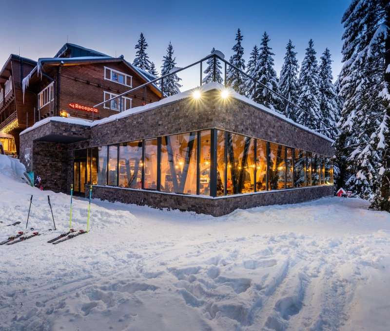 Tree House je súčasťou areálu legendárneho hotela Björnson
