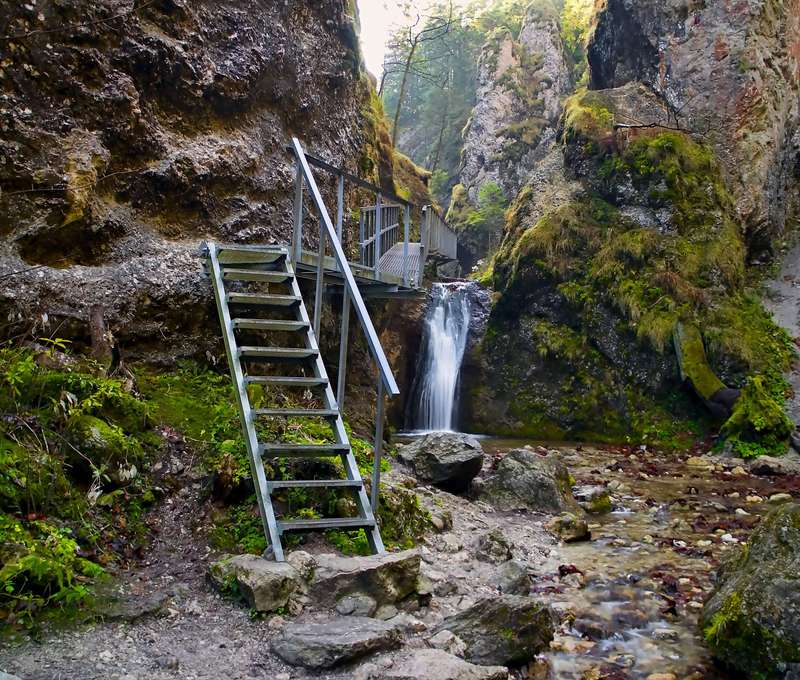 Hotel Fatra sa nachádza v blízkosti Jánošíkových dier