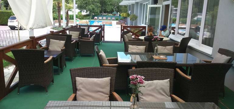 Hotel Korekt*** leží hneď pri Sĺňave