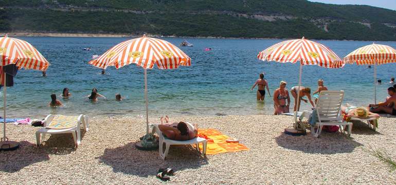 Pláž je len 80 m od hotela Agava**** v meste Neum