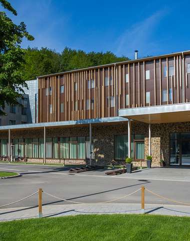 Hotel Salamandra**** leží pri tajchu v krásnej prírode Štiavnických vrchov