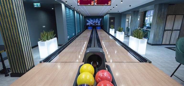 Zahrať si môžete aj bowling