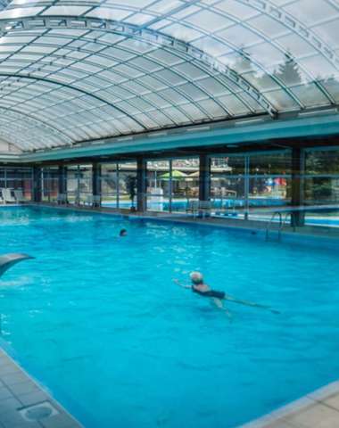 Grand Hotel Strand**** postavený v španielskom štýle s celoročnou prevádzkou termálneho bazéna