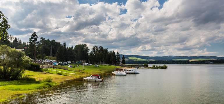 Oravská priehrada leží len 5 km od hotela Roháč***