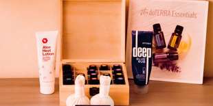 Masáž s použitím zmesy éterického oleja DOTTERA