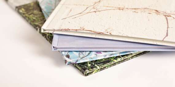 Velká fotokniha A4 na výšku s tvrdou vazbou a tiskem na křídovém papíře, osobní odběr v Praze/ČR