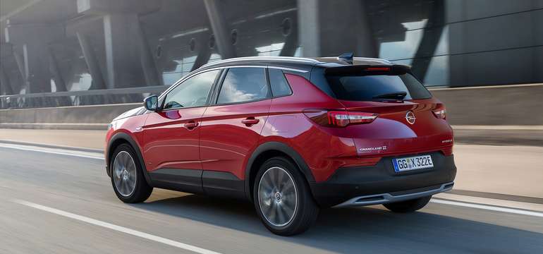 Grandland X Hybrid 4 si jeden zo zaregistrovaných bude môcť na týždeň vyskúšať