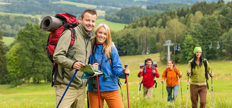 K zapůjčení jsou i Nordic walking hole a vy se pak můžete vydat po nových trasách pro nordic walking