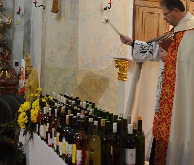 Miestne víno to má posvätené aj zhora